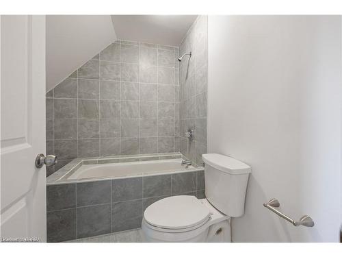 4C-16 Arthur Street, Brantford, ON - Indoor Photo Showing Bathroom