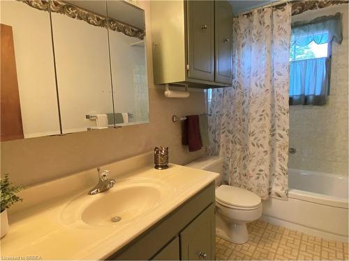 41 Dunsdon Street, Brantford, ON - Indoor Photo Showing Bathroom