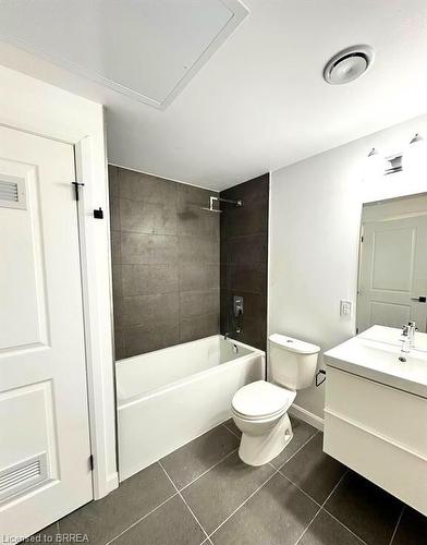 813-7 Erie Avenue, Brantford, ON - Indoor Photo Showing Bathroom
