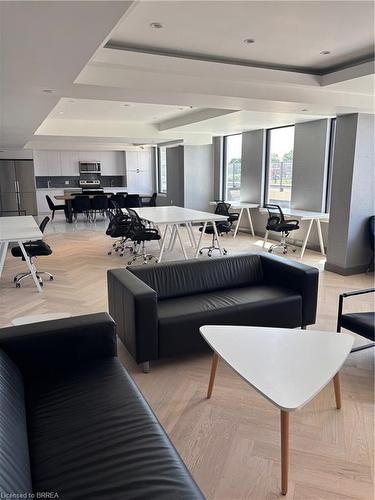 813-7 Erie Avenue, Brantford, ON - Indoor