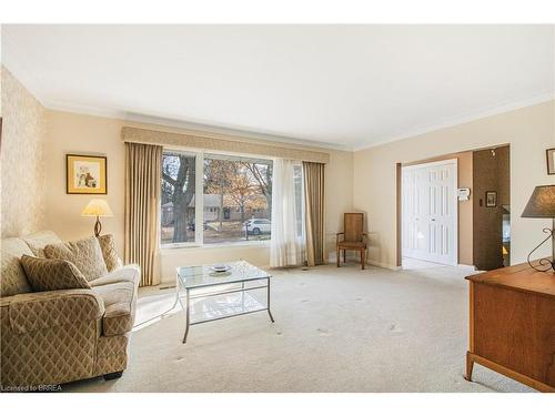 32 Pusey Boulevard, Brantford, ON - Indoor Photo Showing Living Room