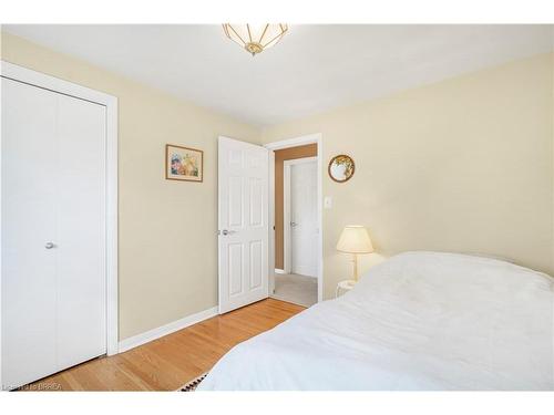 32 Pusey Boulevard, Brantford, ON - Indoor Photo Showing Bedroom