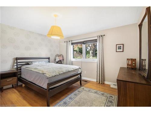 32 Pusey Boulevard, Brantford, ON - Indoor Photo Showing Bedroom