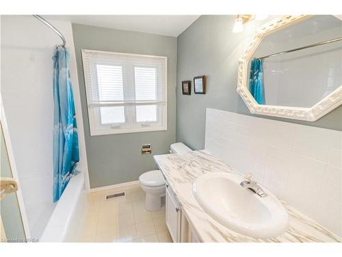 32 Pusey Boulevard, Brantford, ON - Indoor Photo Showing Bathroom
