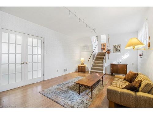 32 Pusey Boulevard, Brantford, ON - Indoor Photo Showing Living Room