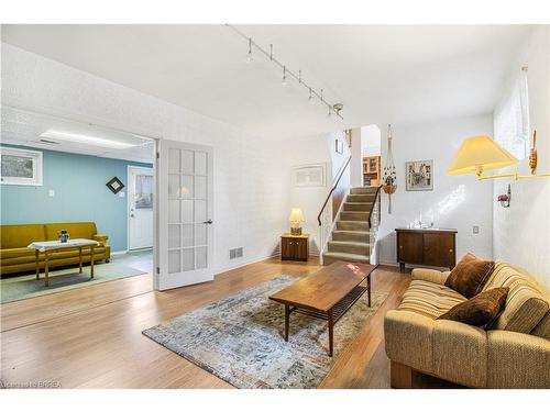 32 Pusey Boulevard, Brantford, ON - Indoor Photo Showing Living Room
