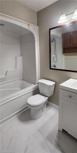 25 Sheldon Street, Brantford, ON - Indoor Photo Showing Bathroom