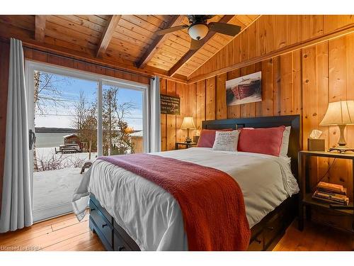 111 Wilson Drive, Georgian Bluffs, ON - Indoor Photo Showing Bedroom