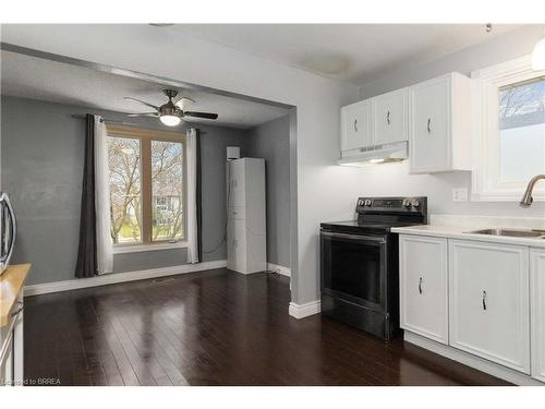38 Sympatica Crescent, Brantford, ON - Indoor Photo Showing Kitchen