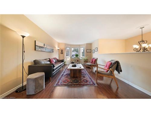 74 Gordon Street, Cambridge, ON - Indoor Photo Showing Living Room