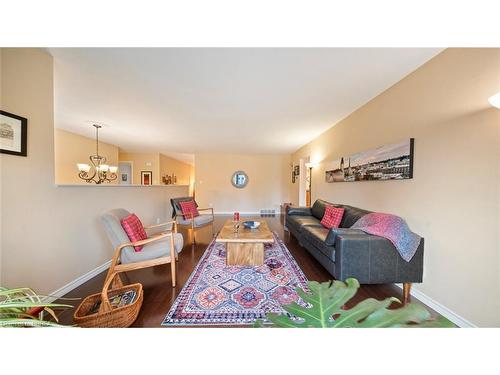74 Gordon Street, Cambridge, ON - Indoor Photo Showing Living Room