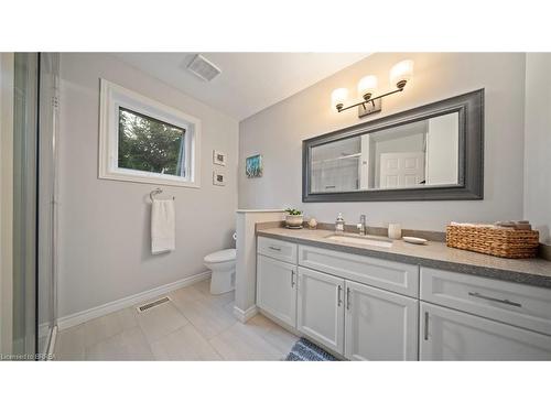 74 Gordon Street, Cambridge, ON - Indoor Photo Showing Bathroom