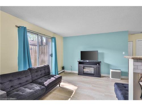 104-793 Colborne Street E, Brantford, ON - Indoor Photo Showing Living Room