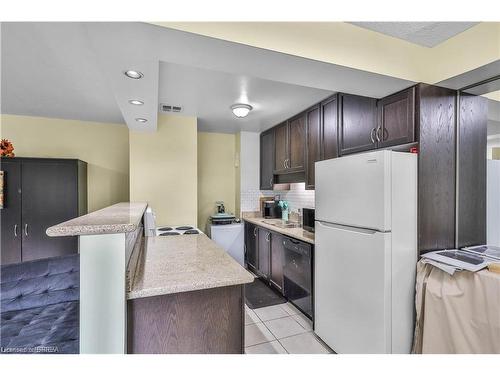 104-793 Colborne Street E, Brantford, ON - Indoor Photo Showing Kitchen
