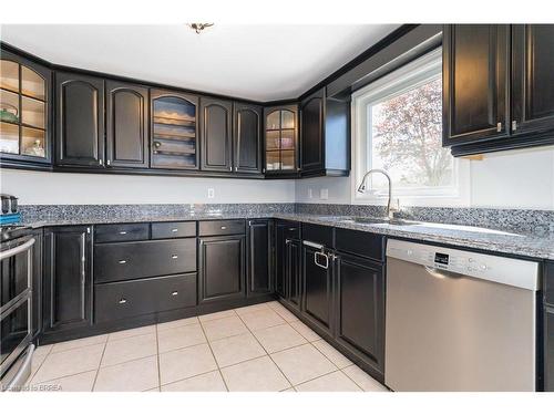 25 Winter Way, Brantford, ON - Indoor Photo Showing Kitchen