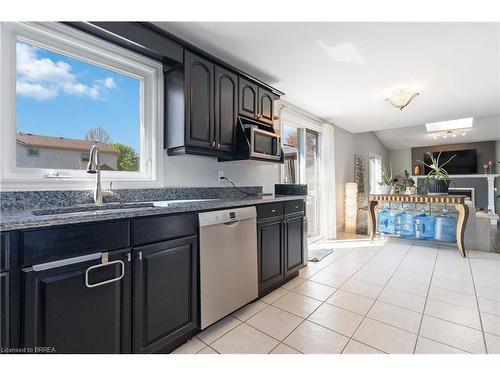 25 Winter Way, Brantford, ON - Indoor Photo Showing Kitchen