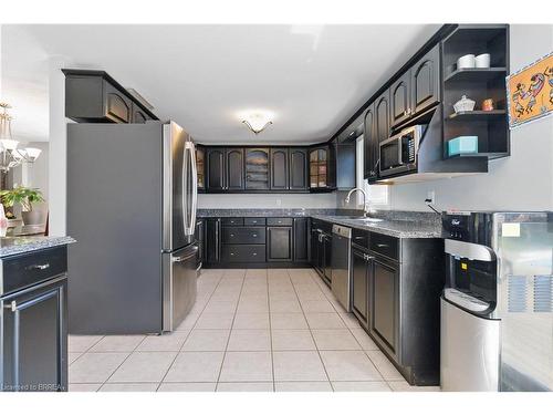 25 Winter Way, Brantford, ON - Indoor Photo Showing Kitchen