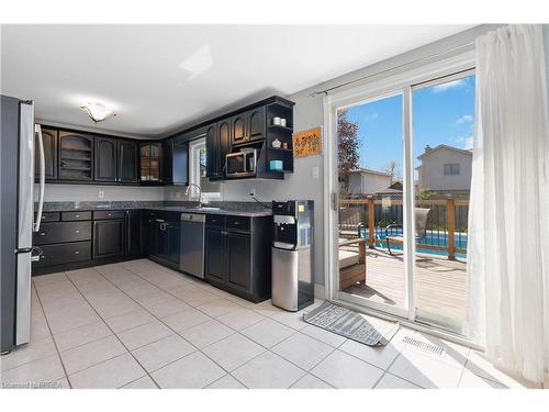 25 Winter Way, Brantford, ON - Indoor Photo Showing Kitchen