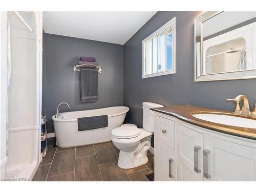 25 Winter Way, Brantford, ON - Indoor Photo Showing Bathroom