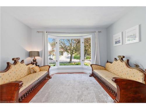 25 Winter Way, Brantford, ON - Indoor Photo Showing Living Room