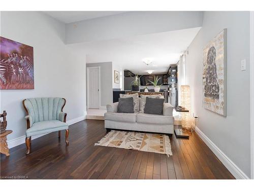 25 Winter Way, Brantford, ON - Indoor Photo Showing Living Room