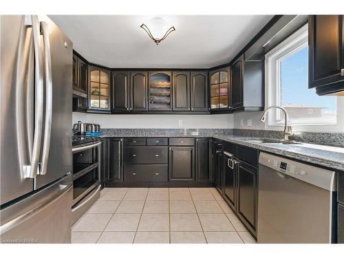 25 Winter Way, Brantford, ON - Indoor Photo Showing Kitchen