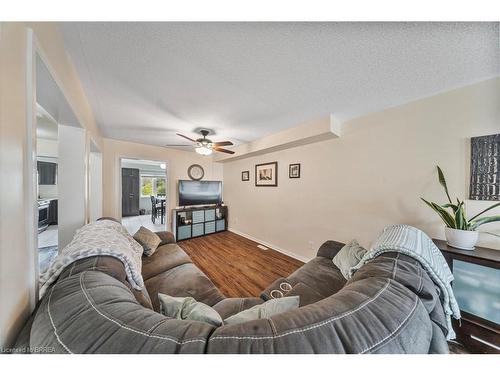 38-470 Beach Boulevard, Hamilton, ON - Indoor Photo Showing Living Room