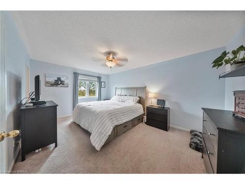 38-470 Beach Boulevard, Hamilton, ON - Indoor Photo Showing Bedroom