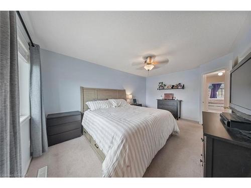 38-470 Beach Boulevard, Hamilton, ON - Indoor Photo Showing Bedroom