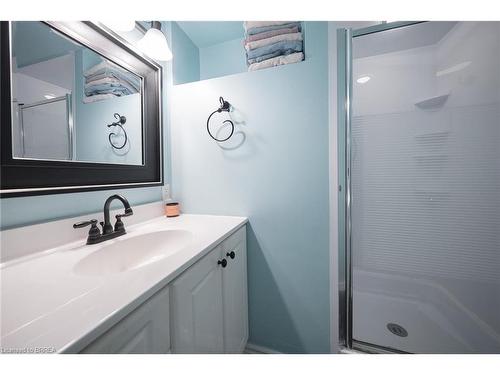 5 Burdock Boulevard, Brantford, ON - Indoor Photo Showing Bathroom