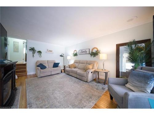 5 Burdock Boulevard, Brantford, ON - Indoor Photo Showing Living Room