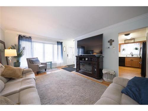 5 Burdock Boulevard, Brantford, ON - Indoor Photo Showing Living Room