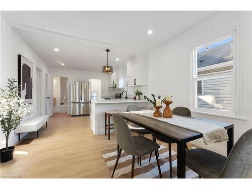 25 Dundee Street, Brantford, ON - Indoor Photo Showing Dining Room