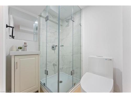 25 Dundee Street, Brantford, ON - Indoor Photo Showing Bathroom