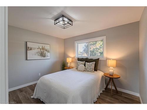 14 Montour Place, Brantford, ON - Indoor Photo Showing Bedroom