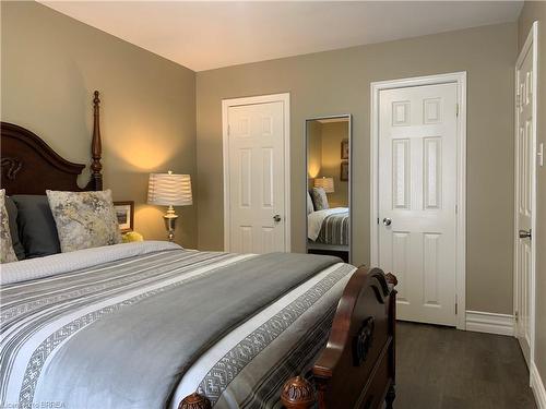 2532 Governors Road, Lynden, ON - Indoor Photo Showing Bedroom