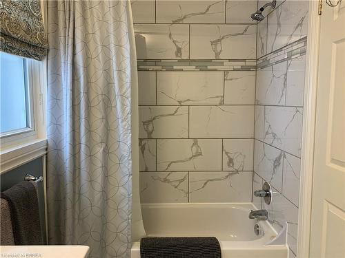 2532 Governors Road, Lynden, ON - Indoor Photo Showing Bathroom