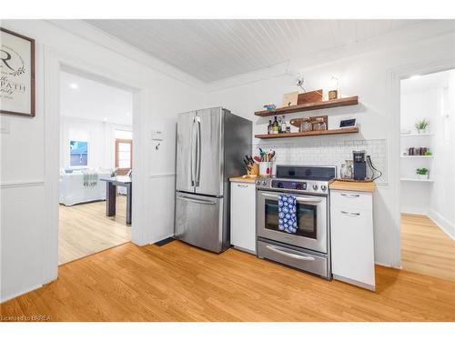 142 Elgin Street, Brantford, ON - Indoor Photo Showing Kitchen