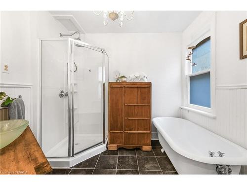 142 Elgin Street, Brantford, ON - Indoor Photo Showing Bathroom