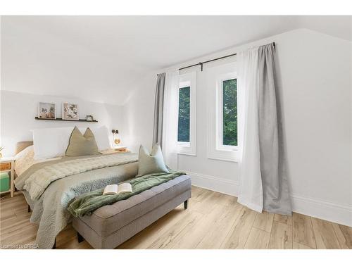 142 Elgin Street, Brantford, ON - Indoor Photo Showing Bedroom