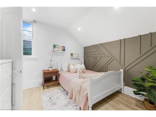 142 Elgin Street, Brantford, ON - Indoor Photo Showing Bedroom
