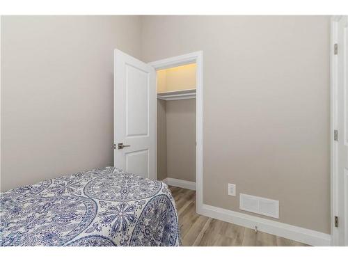 16 Mt. Pleasant Street, Brantford, ON - Indoor Photo Showing Bedroom
