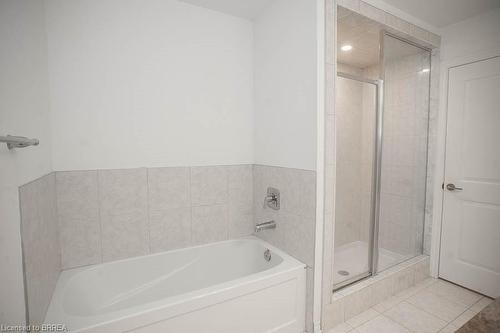 7 Poole Street, Brantford, ON - Indoor Photo Showing Bathroom