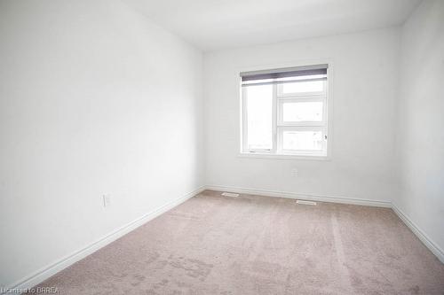 7 Poole Street, Brantford, ON - Indoor Photo Showing Other Room