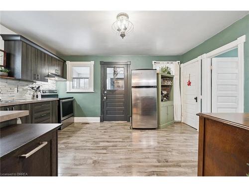 17 Ball Street, Paris, ON - Indoor Photo Showing Kitchen