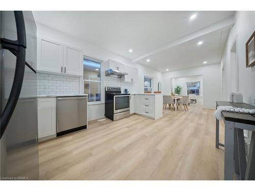 12 Carlyle Street, Brantford, ON - Indoor Photo Showing Kitchen