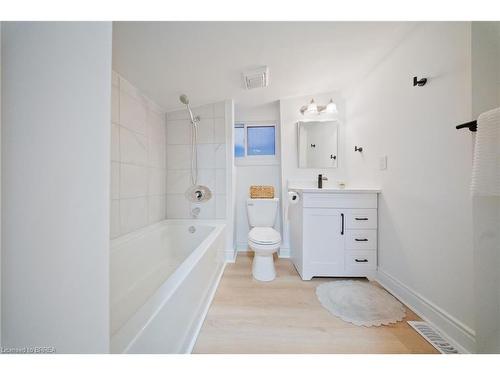 12 Carlyle Street, Brantford, ON - Indoor Photo Showing Bathroom