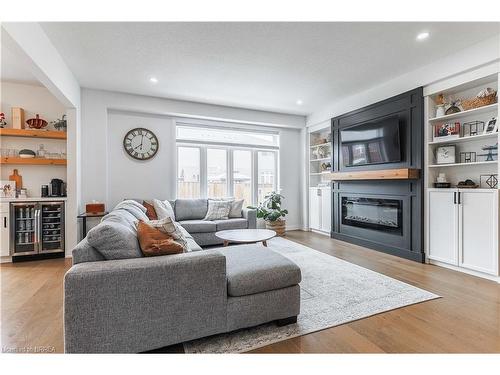 20 Cumberland Street, Brantford, ON - Indoor Photo Showing Living Room With Fireplace
