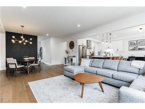 20 Cumberland Street, Brantford, ON - Indoor Photo Showing Living Room