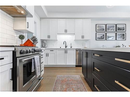 20 Cumberland Street, Brantford, ON - Indoor Photo Showing Kitchen With Upgraded Kitchen